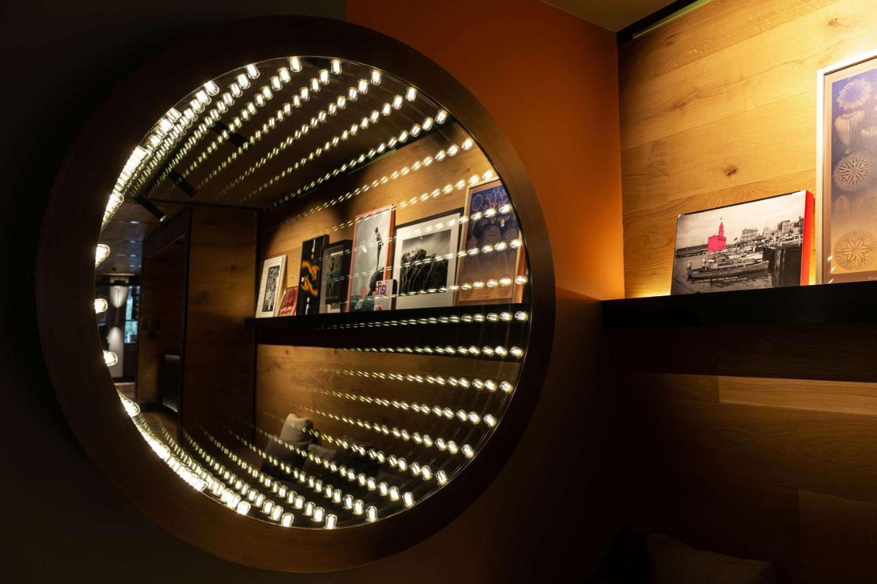 Qt Auckland Hotel Екстериор снимка Infinity mirror