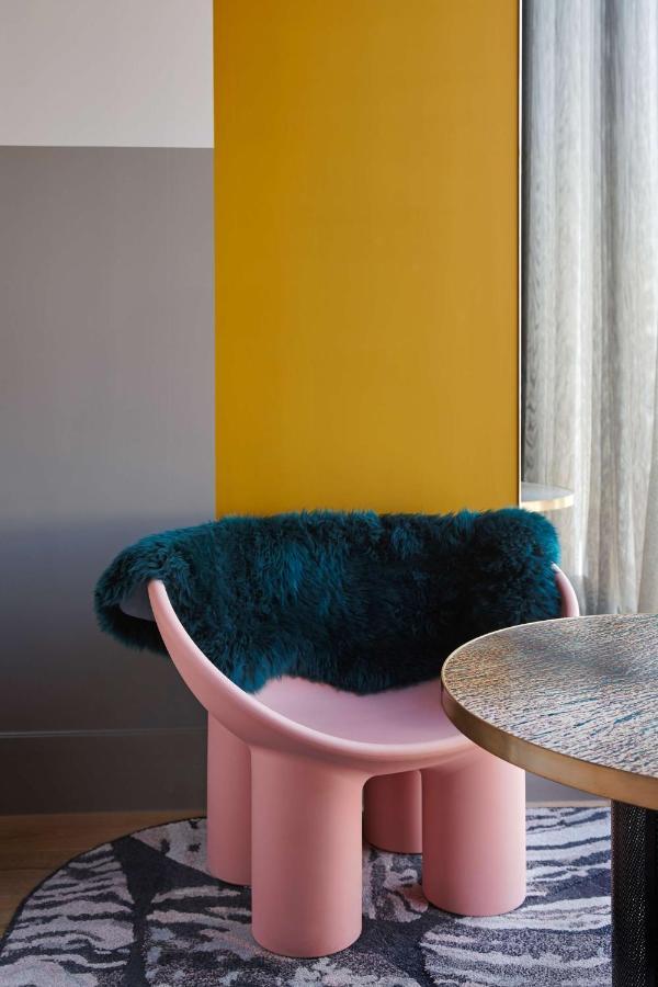 Qt Auckland Hotel Екстериор снимка A blue mink fur pelt